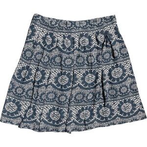Women’s Gap Skirt Dark Blue and Cream Flower Lace Print Lined Pleated Size 1